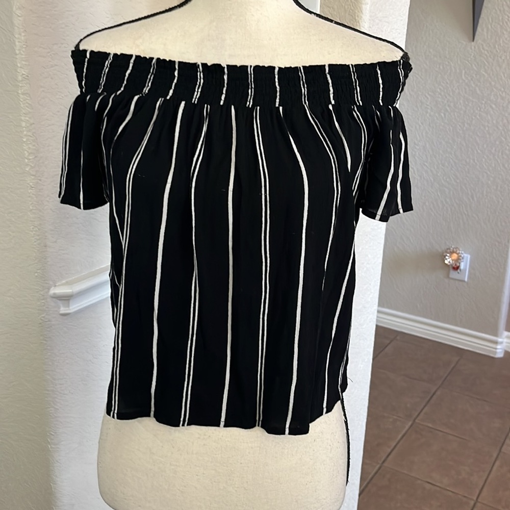 Xhilaration black striped cropped top Size S
